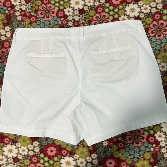 Old Navy White Shorts - Picture 4 of 9